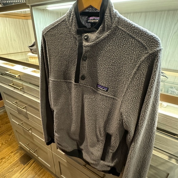 Women’s size small dark gray Patagonia fleece - Picture 1 of 1